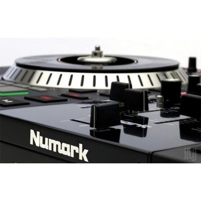 دستگاه دی جی Numark NS7II
